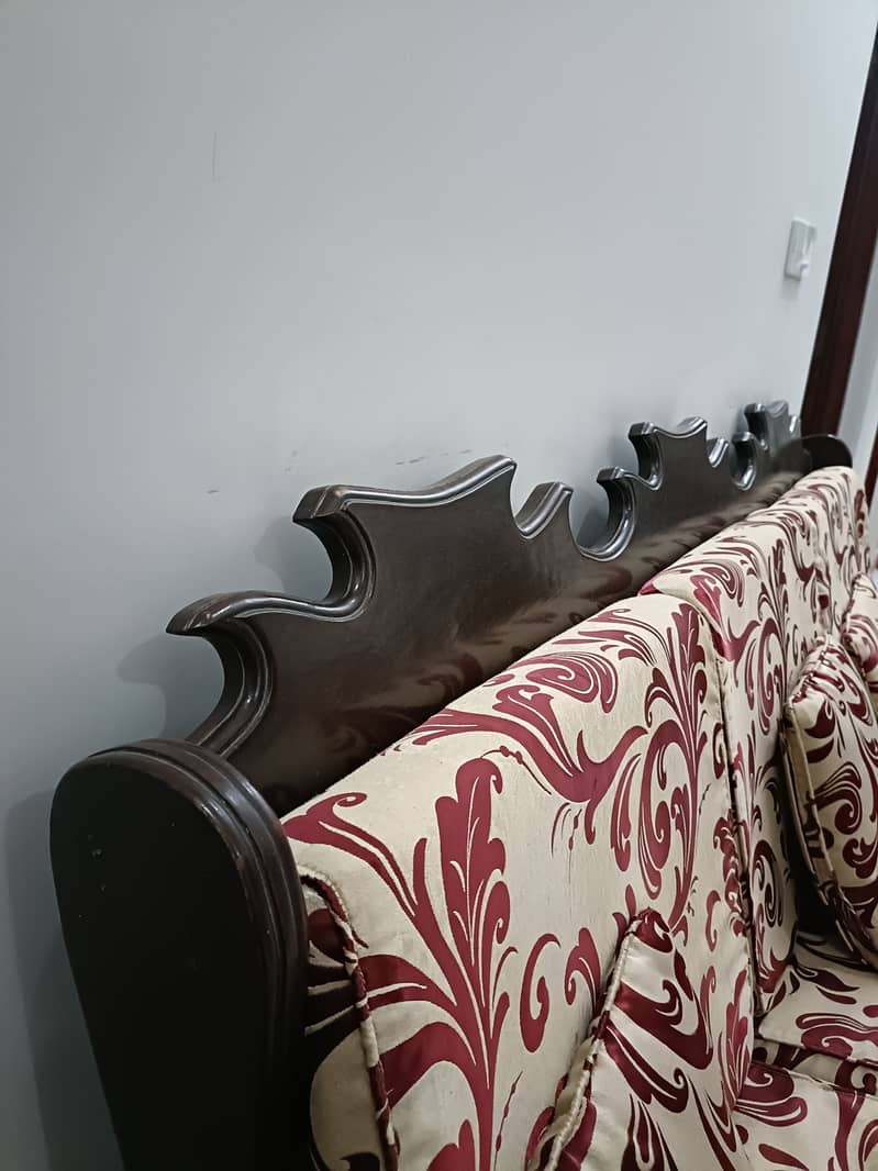 5 seater wooden vintage sofa set. 6