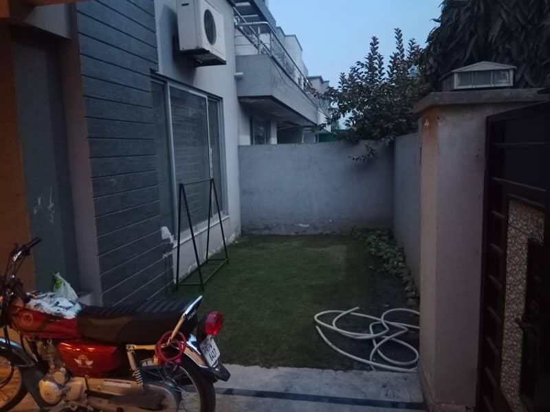 10 Marla House For Sale In Paragon City Lahore 18