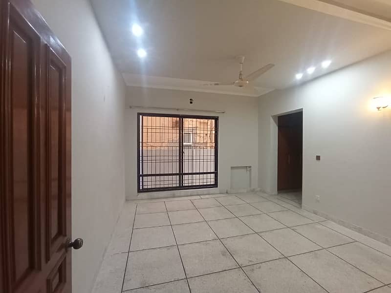 01 Kanal Modern Design House For Rent W Block DHA Phase 3 8