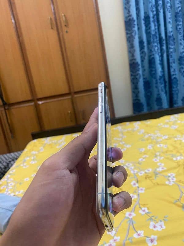 iPhone xs 256 gb pta 5