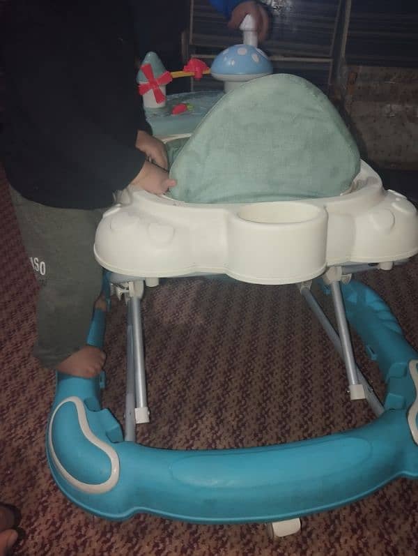 kids walker and Jhola for sale 6