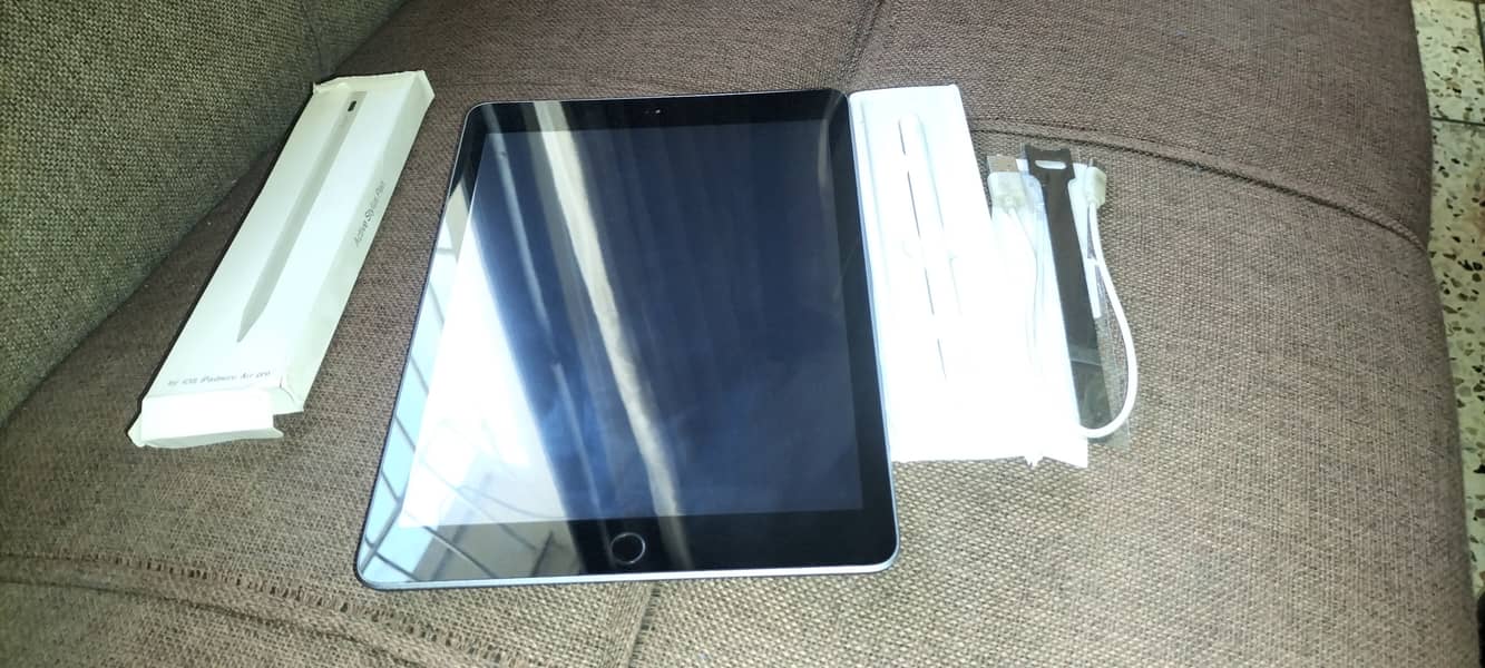 Apple ipad 6th Gen - 32GB 0