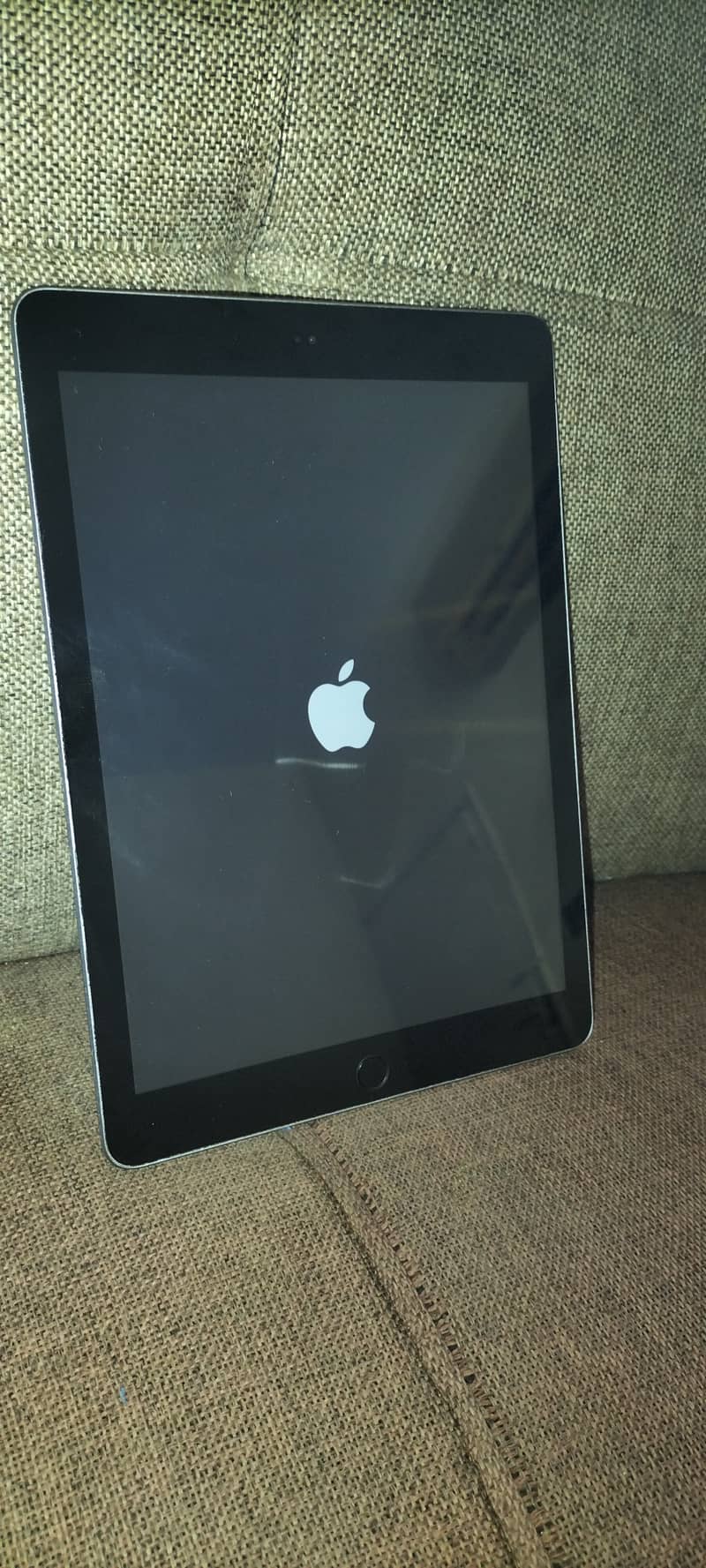 Apple ipad 6th Gen - 32GB 3