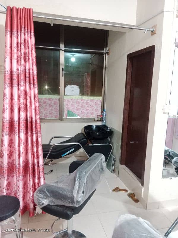 Ladies Beauty Salon Parlor for sale 3