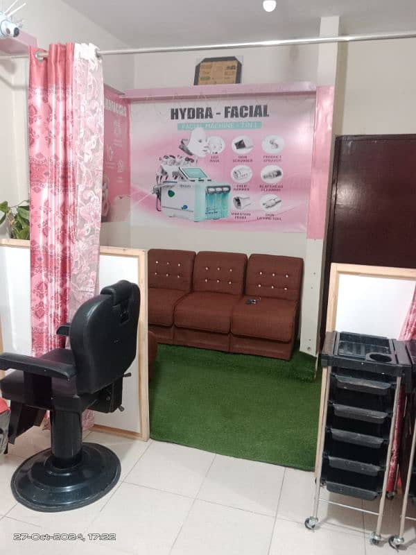 Ladies Beauty Salon Parlor for sale 4