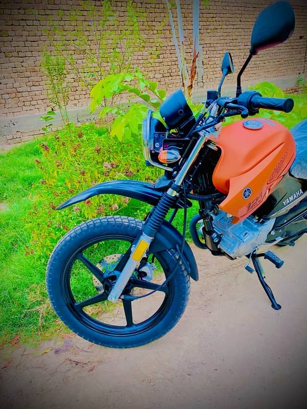 YAMAHA YBR125G used km drive 22000 4