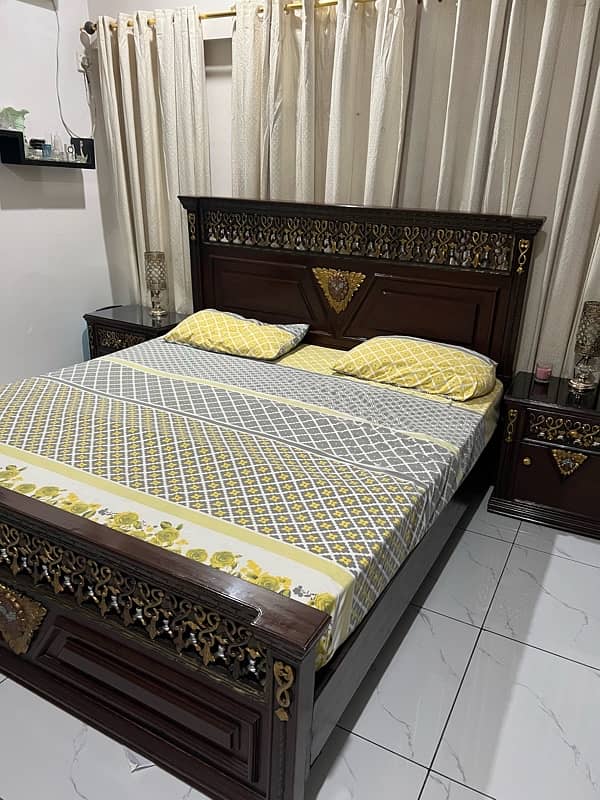 Carbon Chinniot Wooden Bed with mattres & dressing table and wardrobe 2