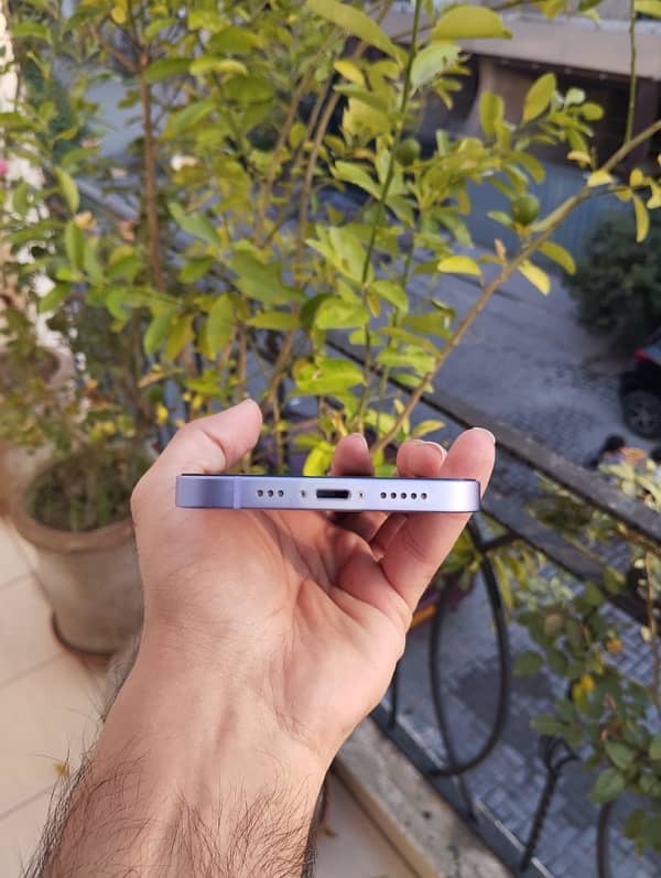 iPhone 12 64GB NON PTA Factory Unlock URGENT SALE 4