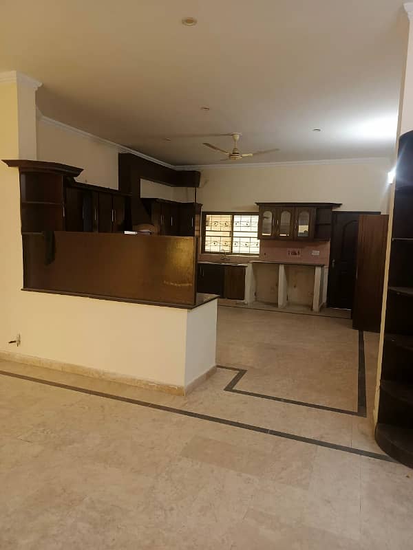 23 MARLA UPPER PORTION AVAILABLE FOR RENT IN VALANCIA HOUSING SOCIETY 23