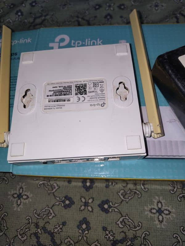 TP-Link TL-WR820N Router with Power Bank - Good Condition 2