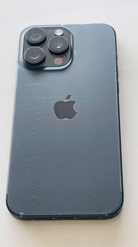 iPhone 15 Pro Max 256 gb BLACK TITANIUM COLOR 4