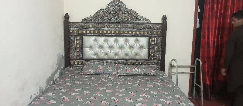 Double bed, Dressing table, Seatter 1