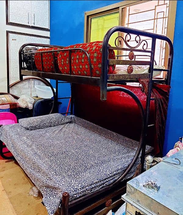 iron bunk bed without matress 1