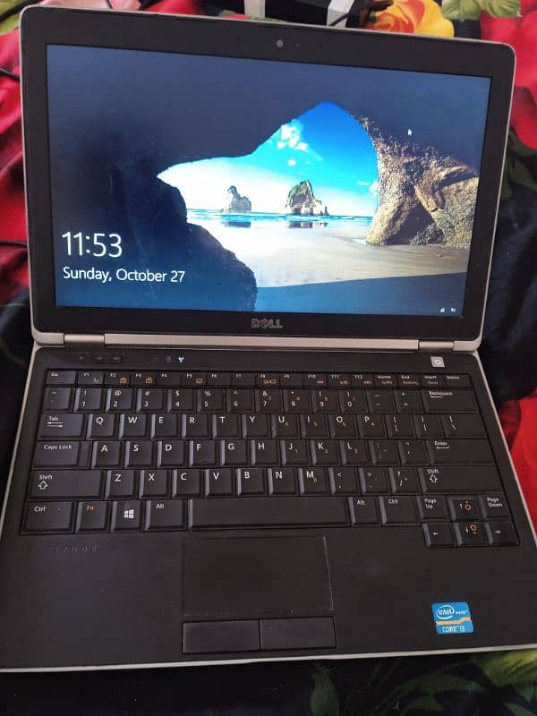 Selling *intel core i3 2nd gen* Dell latitude laptop 1