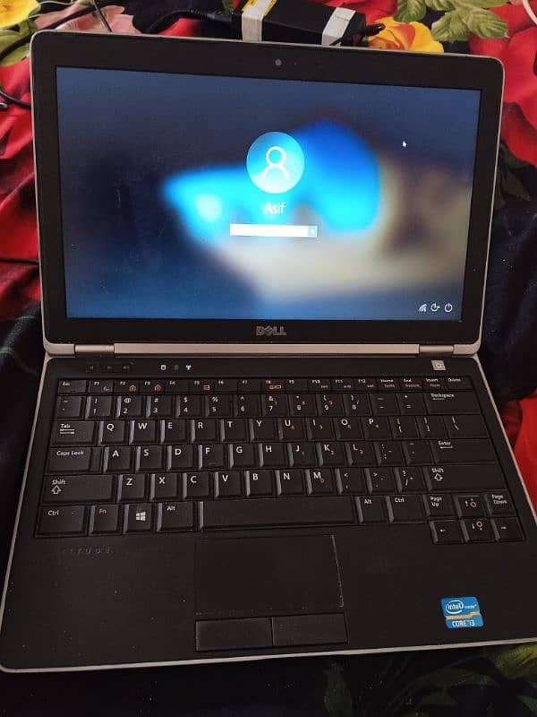 Selling *intel core i3 2nd gen* Dell latitude laptop 2