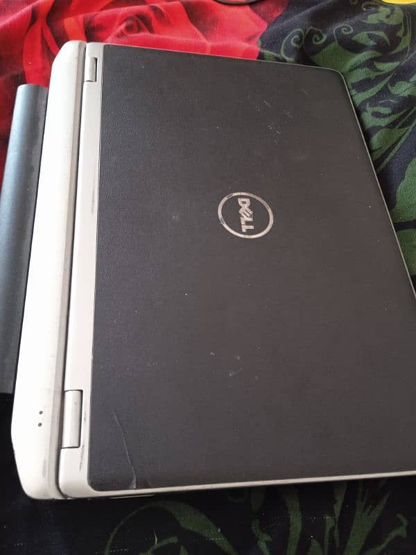 Selling *intel core i3 2nd gen* Dell latitude laptop 7