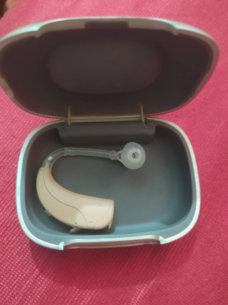 Unitron Hearing Aid 3