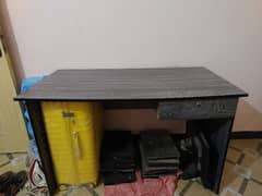 computer table urgent sale 0