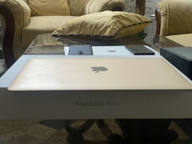 MacBook early 2015 retina display in exquisite condition 3