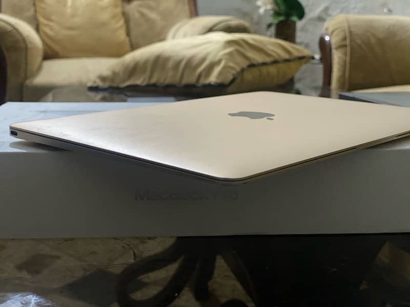 MacBook early 2015 retina display in exquisite condition 4