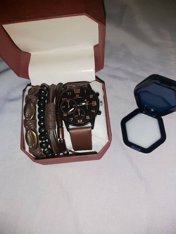 Collection of 6 piece Men's watch set with box. 2