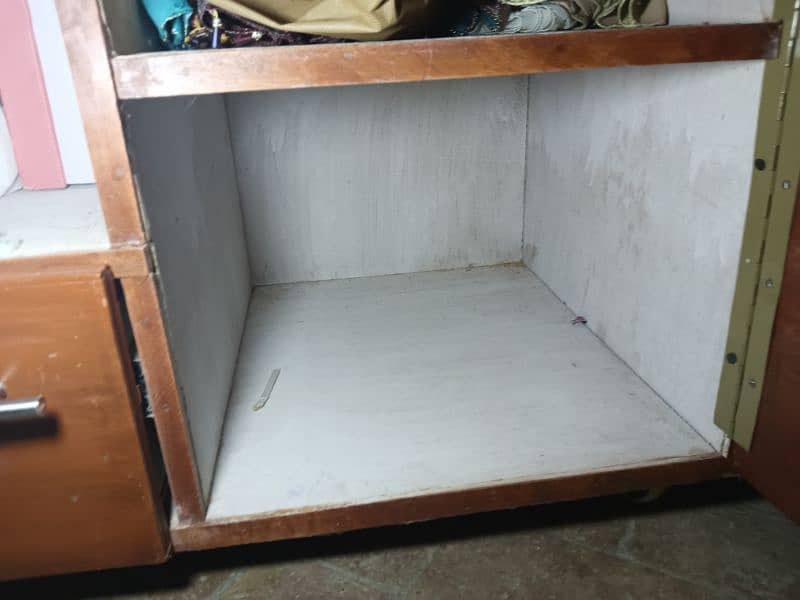 cupboard 3.5 feet size 5