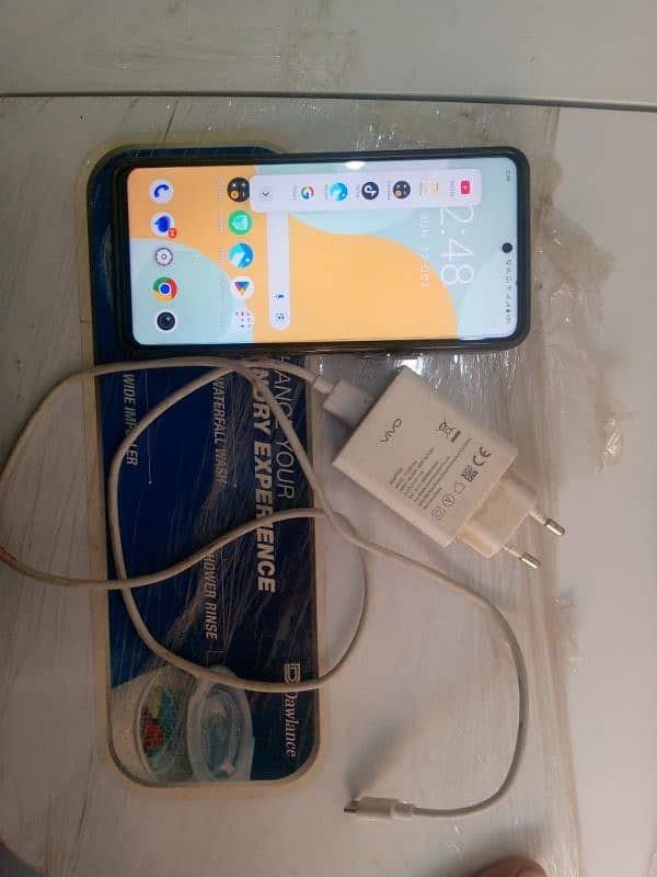 vivo y 36 5G black colour ( with original box or charger) 12