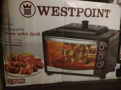 Electric oven with roasting grill