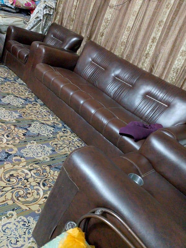 4 seater sofa 0