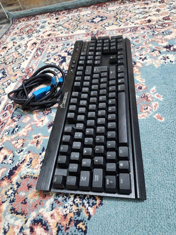 corsair rgb k70 gaming keyboard original 0