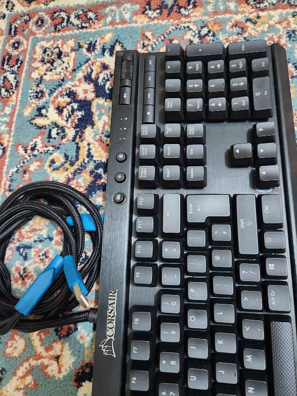 corsair rgb k70 gaming keyboard original 1