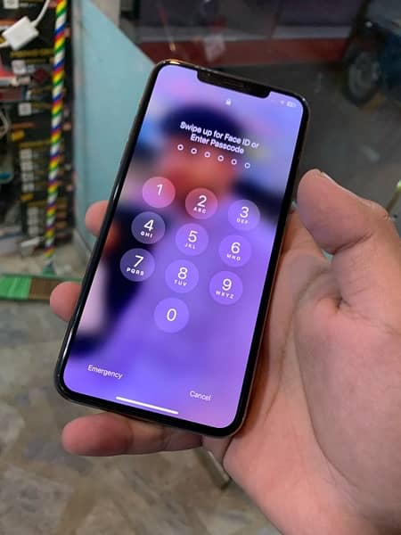 Iphone 11 pro max 64gb 10by10 condition 8