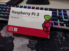 Raspberry Pi 3 Model B V 1.2 - Official Kit - Made in the UK