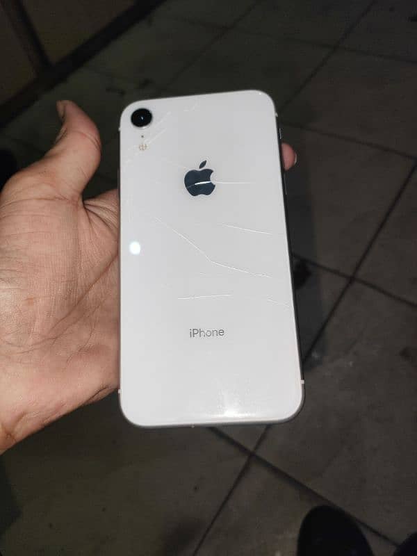 iPhone XR water pack 0