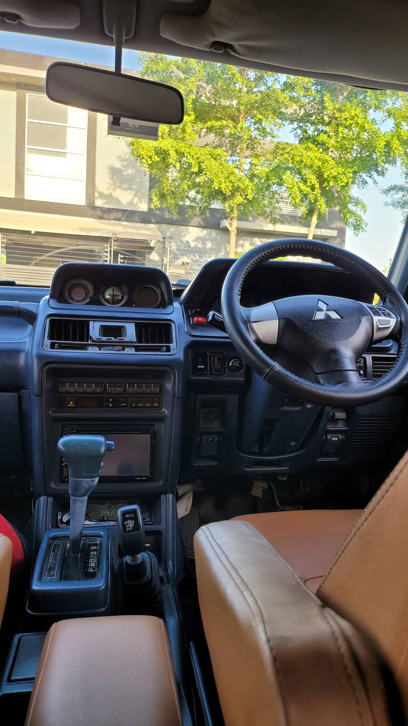 Mitsubishi Pajero V6 7