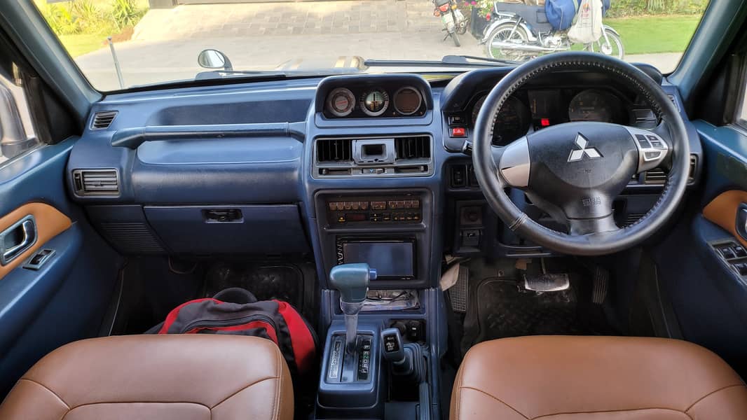 Mitsubishi Pajero V6 8