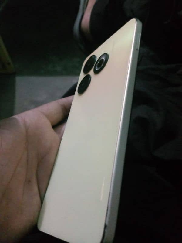 Infinix smart 8.6ram 64 rom . 5000 battery 3