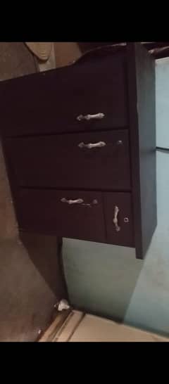 Excellent Condition Iron Stand with Drawers