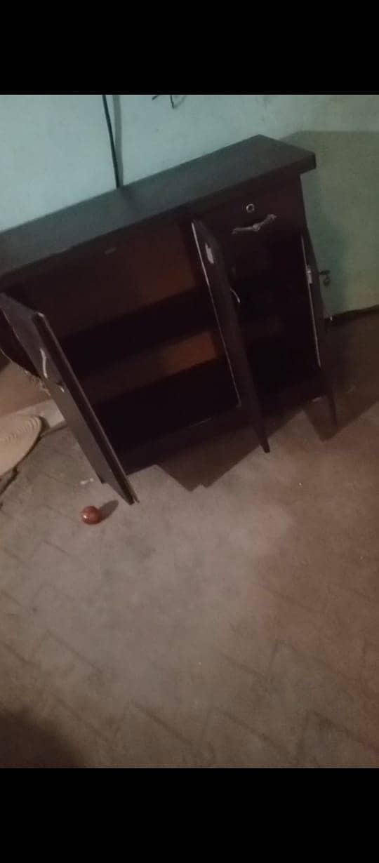 Excellent Condition Iron Stand with Drawers 3