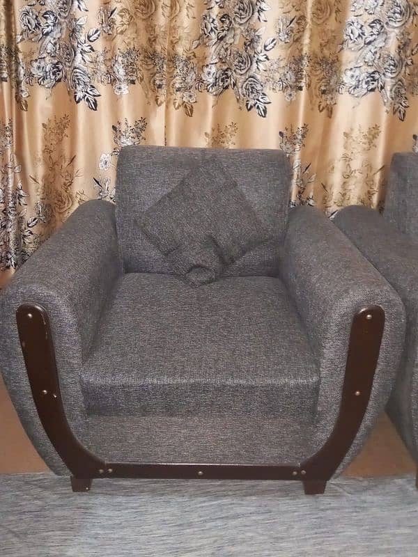 urgent sell sofa set 5 sitter sofa set 2