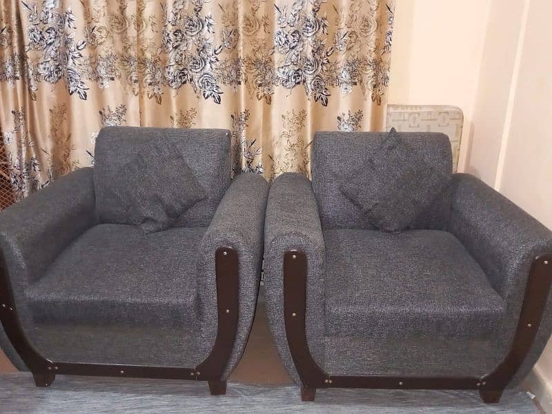 urgent sell sofa set 5 sitter sofa set 3