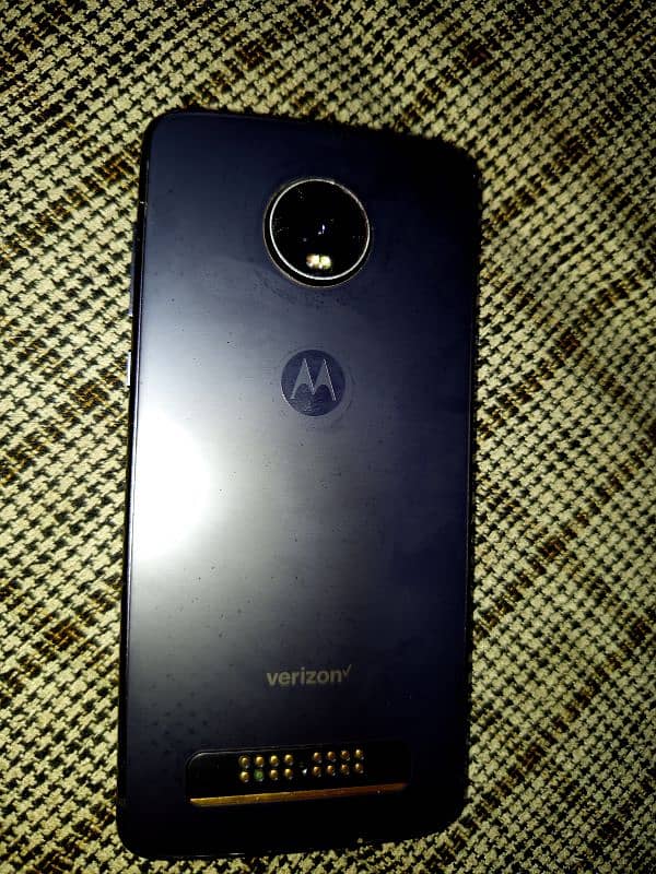 Moto Z4 1