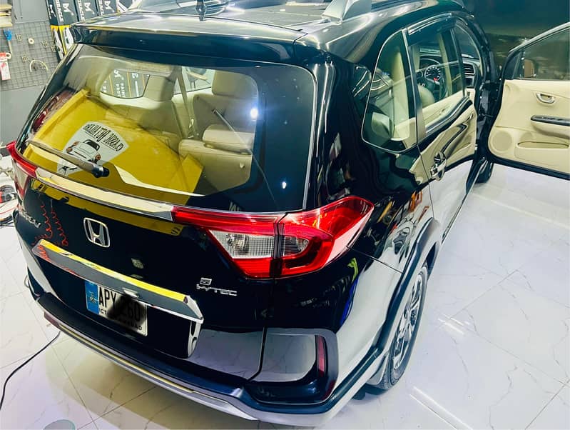 Immaculate Honda BR-V 2019 4