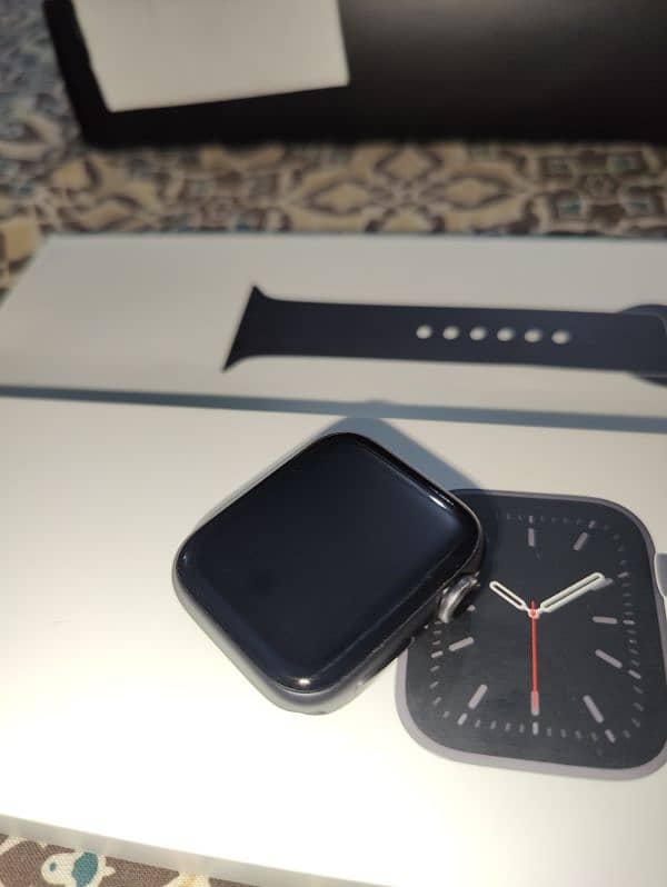 Apple Watch Series 6 40mm Icloud locked parts can be used 2