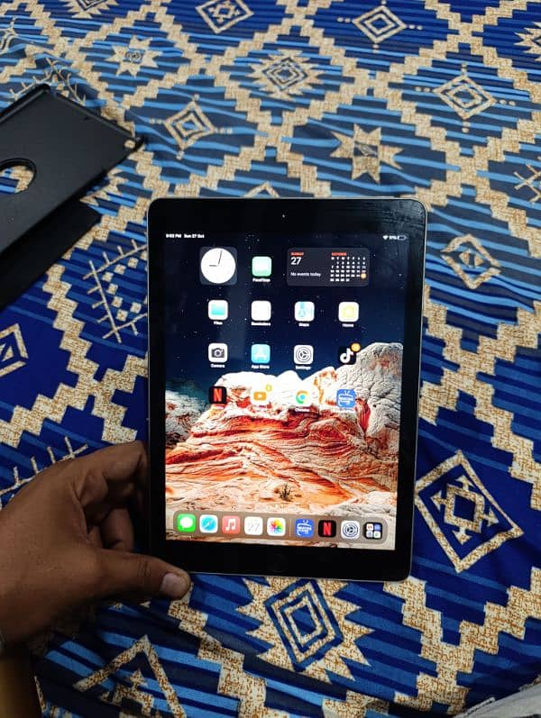 I PAD 5th generation 32 GB WiFi fresh 10 by 10 0