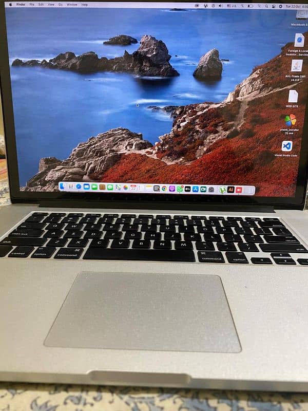 MacBook mid 14 pro i7 2