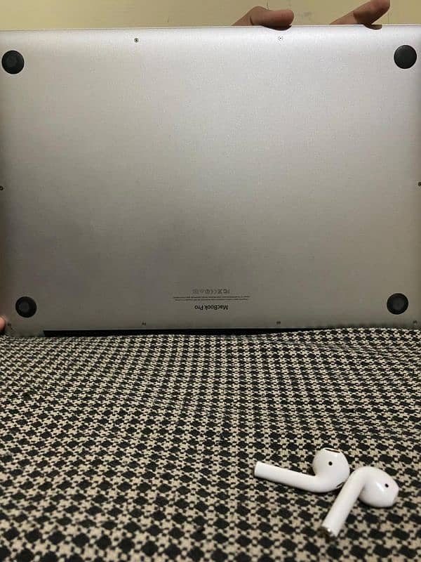 MacBook mid 14 pro i7 3