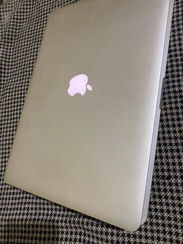 MacBook mid 14 pro i7 4