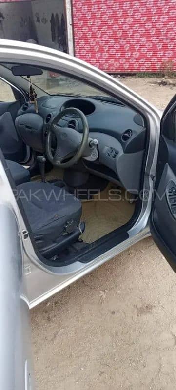 Toyota Vitz 2001 5