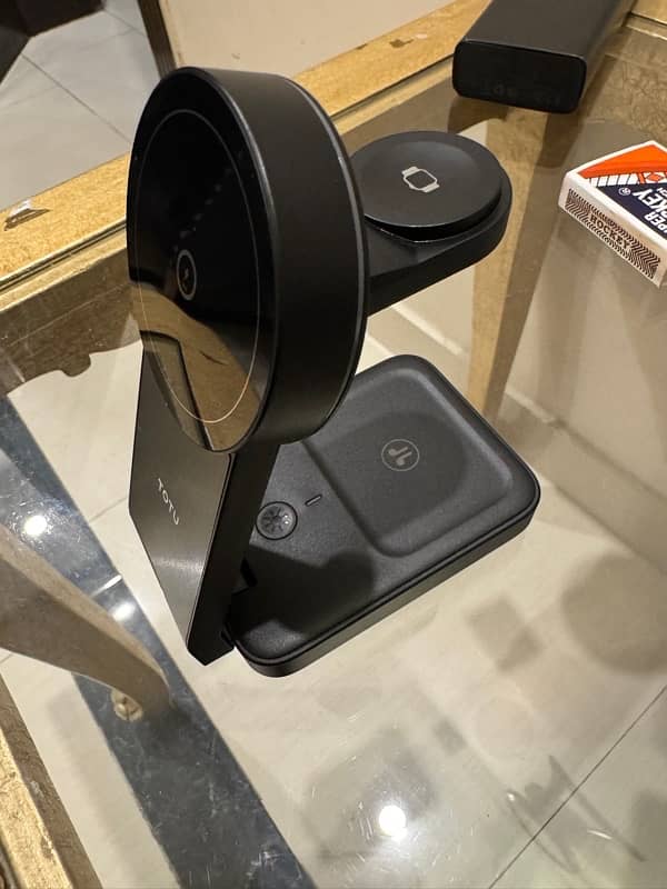 Totu 3 in 1 Charging Stand  Mobile + Airpods + Apple Watch Stand 2